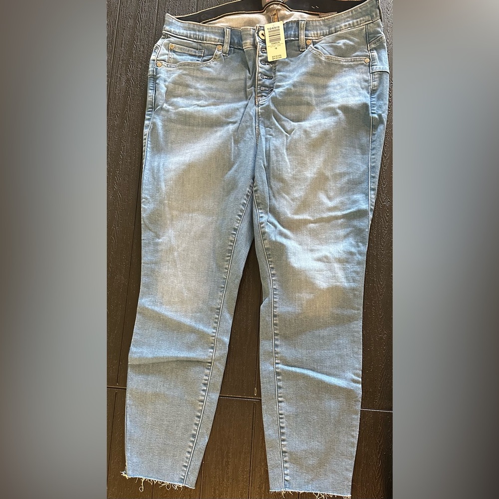 Torrid Bombshell Skinny Jeans 18S NWT